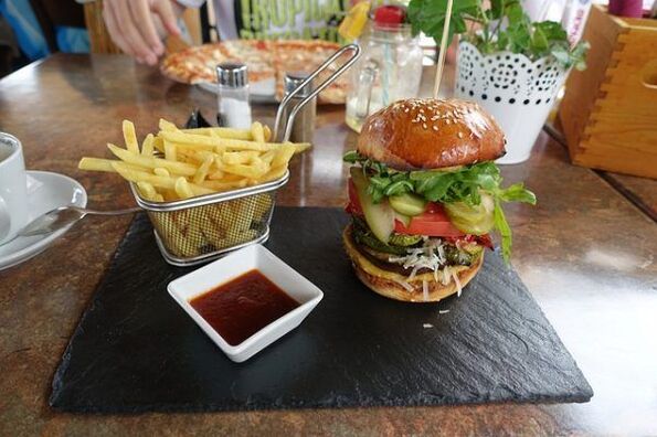 No comas comida rápida cuando estés a dieta. 